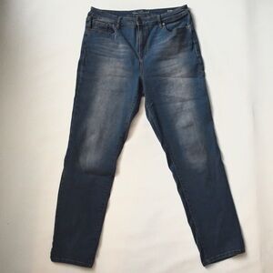 Gloria Vanderbilt ladies blue jeans